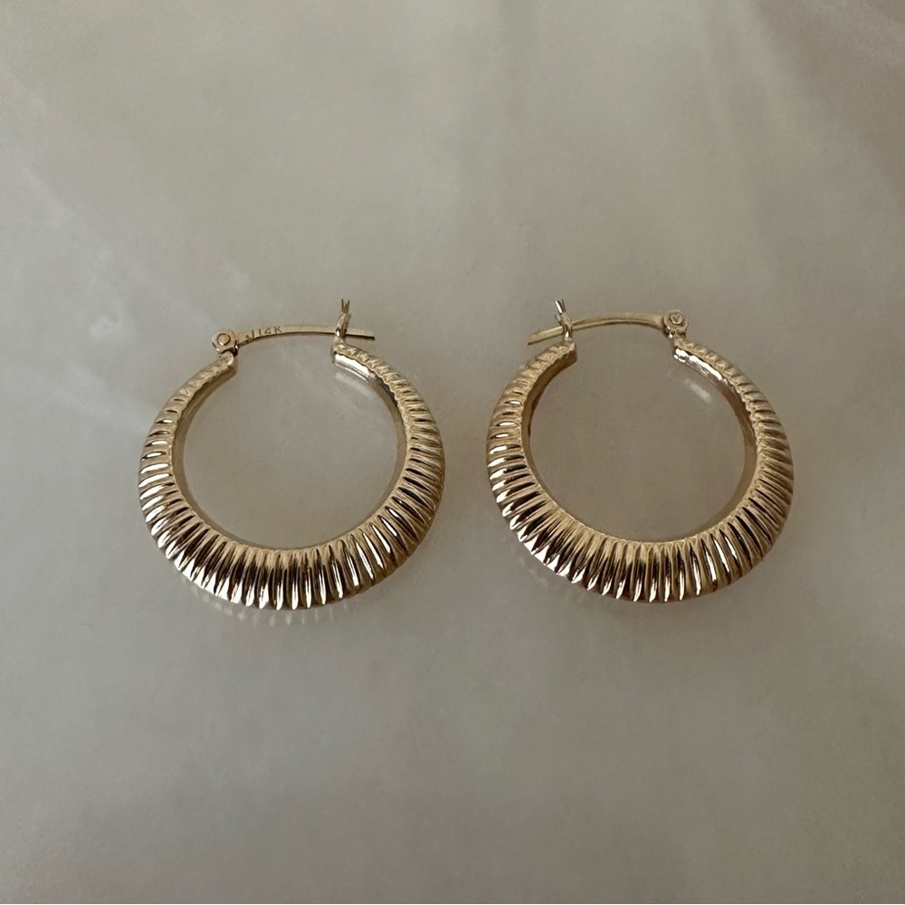 14k Solid Gold Ribbed Hoop Earrings
